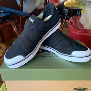 Keen canvas shoes